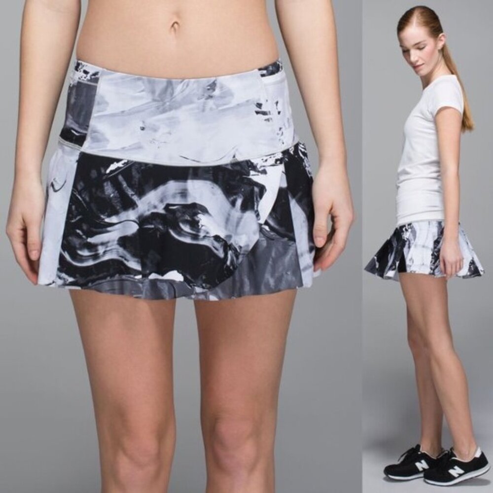 Lululemon Black White Abstract Printed Hit Your Stride Skirt